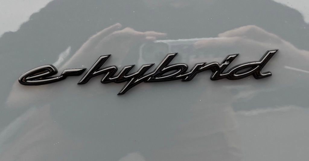 New 2026 Porsche Cayenne S image 13