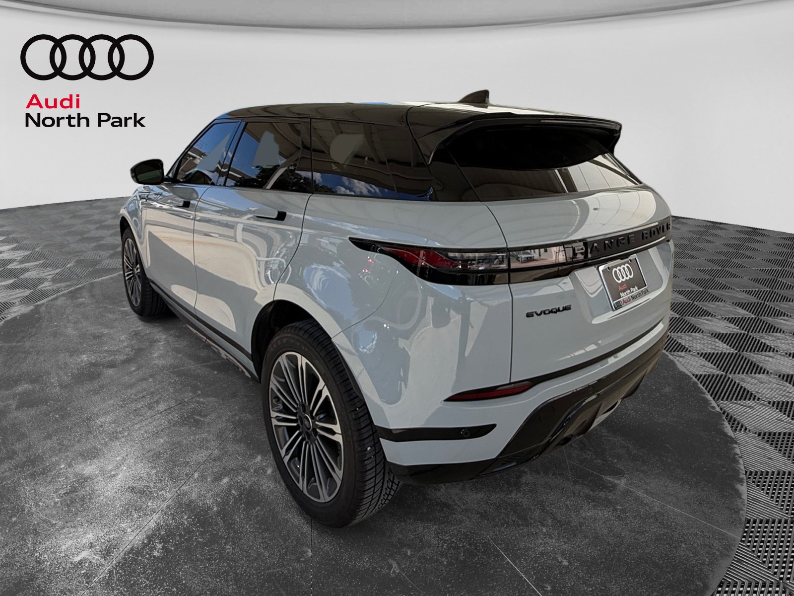 Used 2024 Land Rover Range Rover Evoque Dynamic SE AWD/4WD image 3