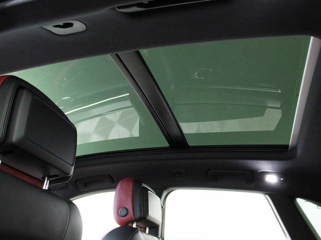 Certified 2026 Porsche Macan image 19