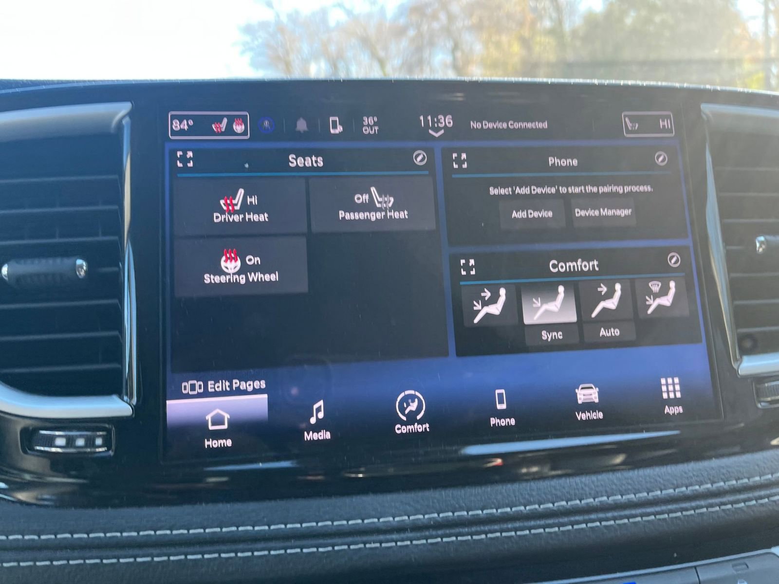 Used 2023 Chrysler Pacifica Touring-L image 39