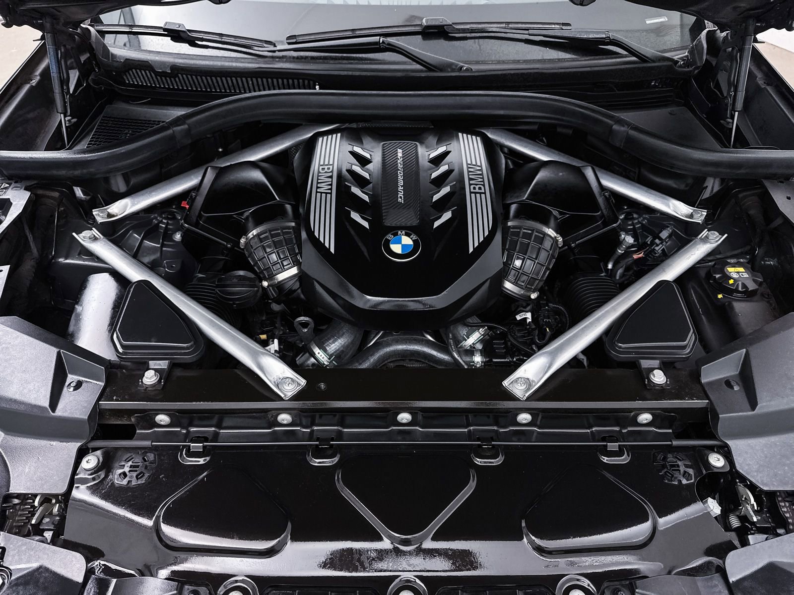 Used 2021 BMW X5 M50i image 12