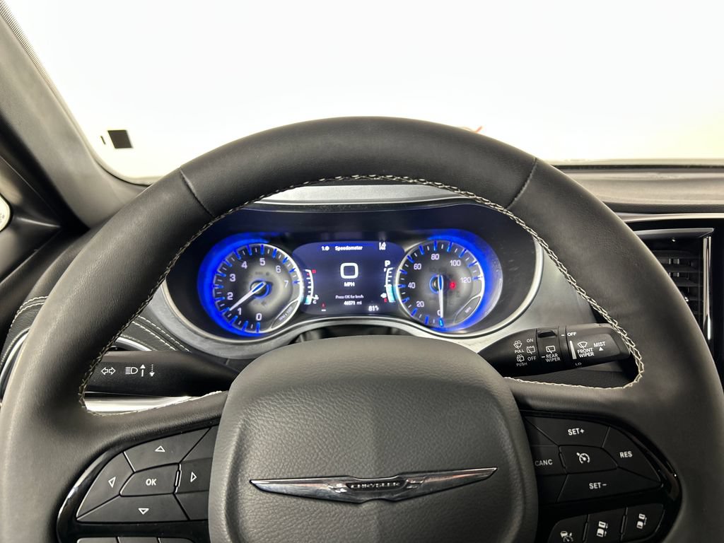 Used 2025 Chrysler Pacifica Limited FWD image 13