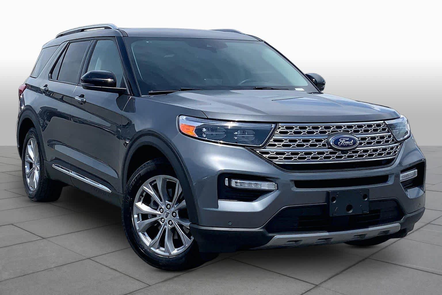 Certified 2024 Ford Explorer Limited w/ Limited Technology Package RWD image 3
