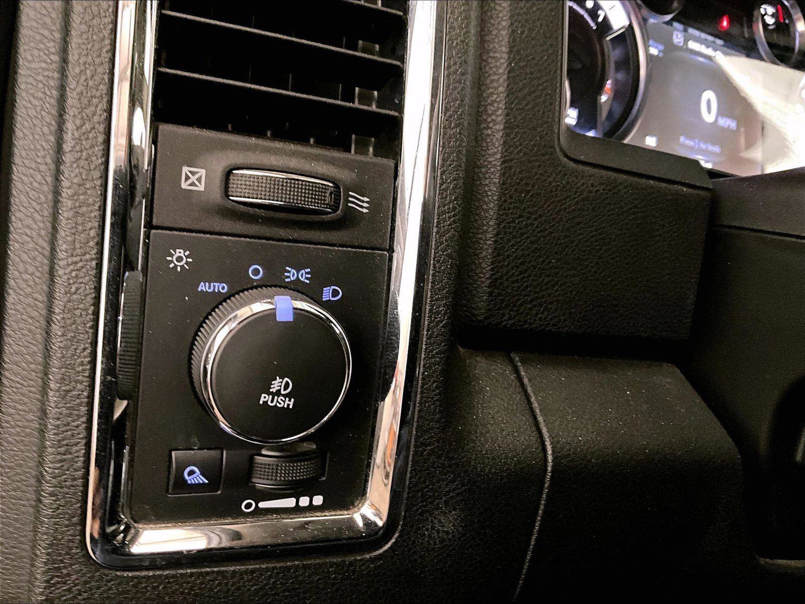 Used 2015 RAM 2500 Laramie w/ Convenience Group AWD/4WD image 31