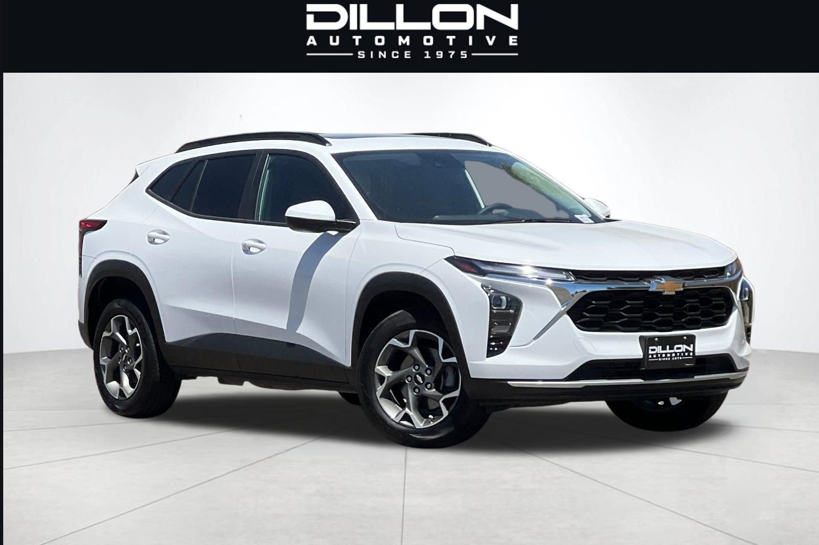 Used 2025 Chevrolet Trax LT w/ Sunroof Package FWD image 1