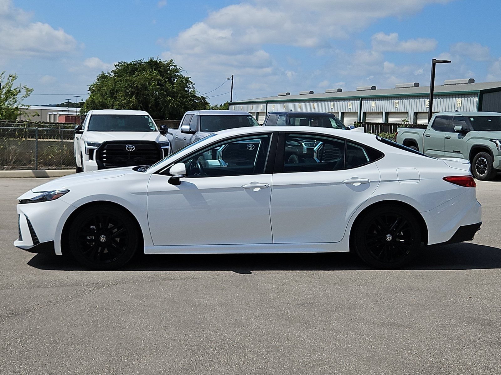 Used 2025 Toyota Camry SE FWD video 2