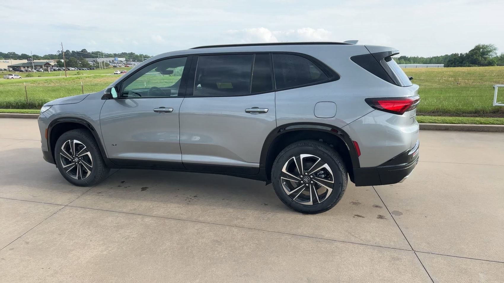 New 2026 Buick Enclave Sport Touring w/ Power Package FWD image 5