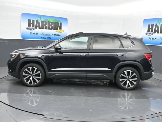 Used 2022 Volkswagen Taos SE FWD image 2
