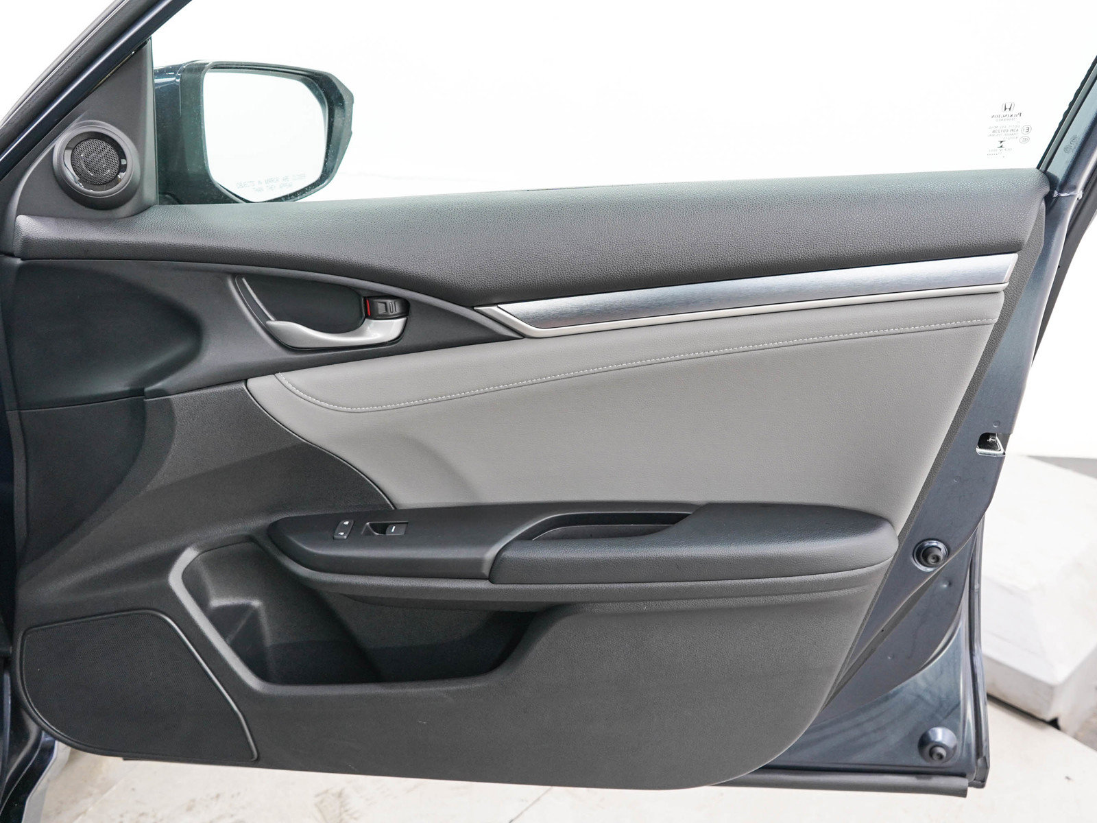 Used 2017 Honda Civic EX-L image 9