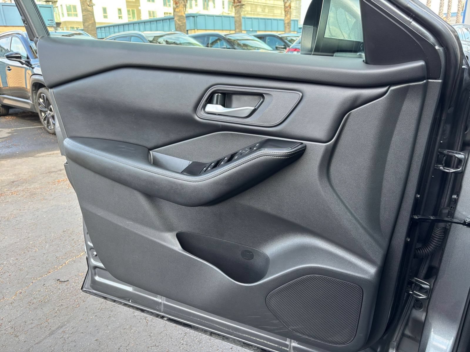 Used 2025 Nissan Rogue SV FWD image 18