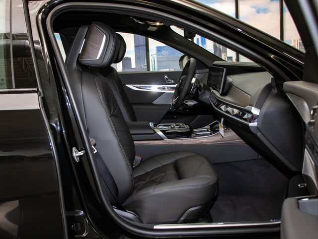 Used 2026 BMW 740i xDrive AWD/4WD image 22