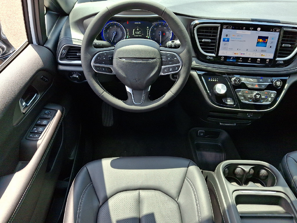 New 2027 Chrysler Pacifica Select AWD/4WD image 8
