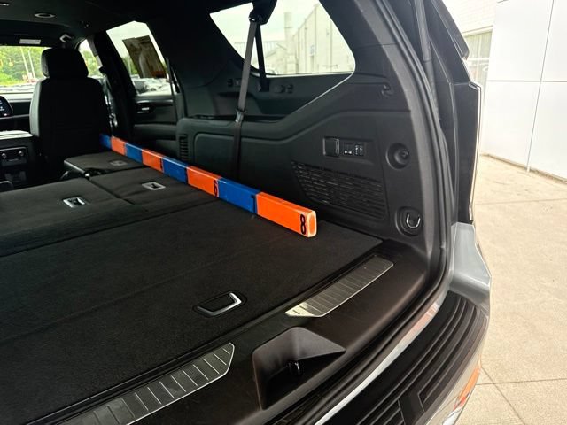 Used 2025 Chevrolet Suburban Premier AWD/4WD image 38