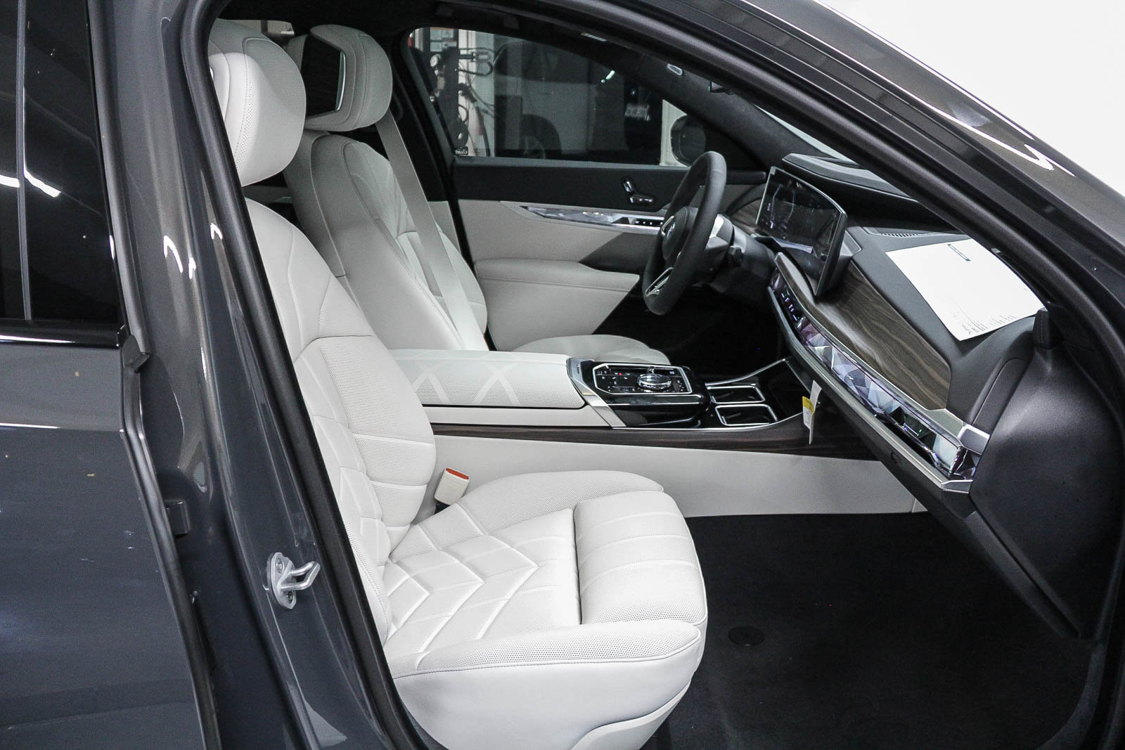 New 2026 BMW i7 eDrive50 image 18