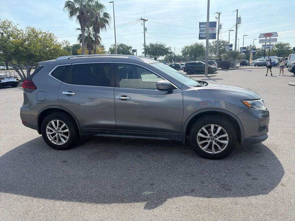 Used 2018 Nissan Rogue SV AWD/4WD image 4