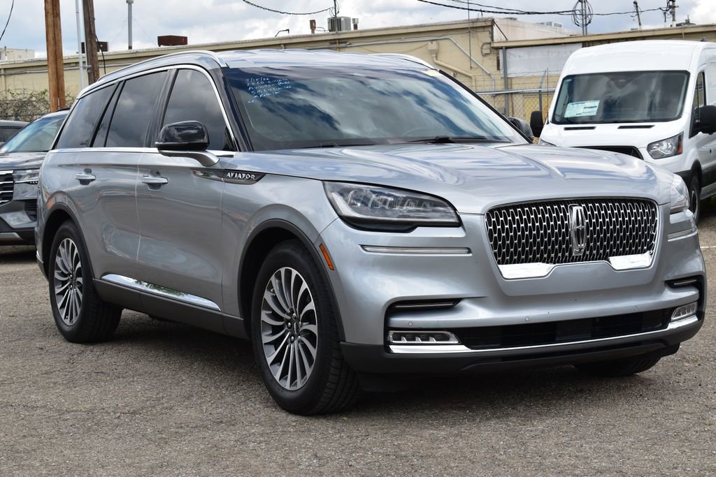 Used 2020 Lincoln Aviator Reserve w/ Elements Package Plus image 3