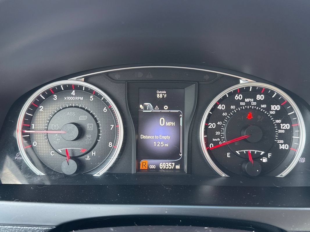 Used 2016 Toyota Camry SE FWD image 31