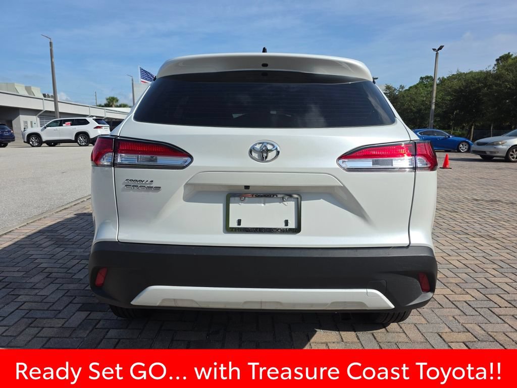 Certified 2025 Toyota Corolla Cross L FWD image 11