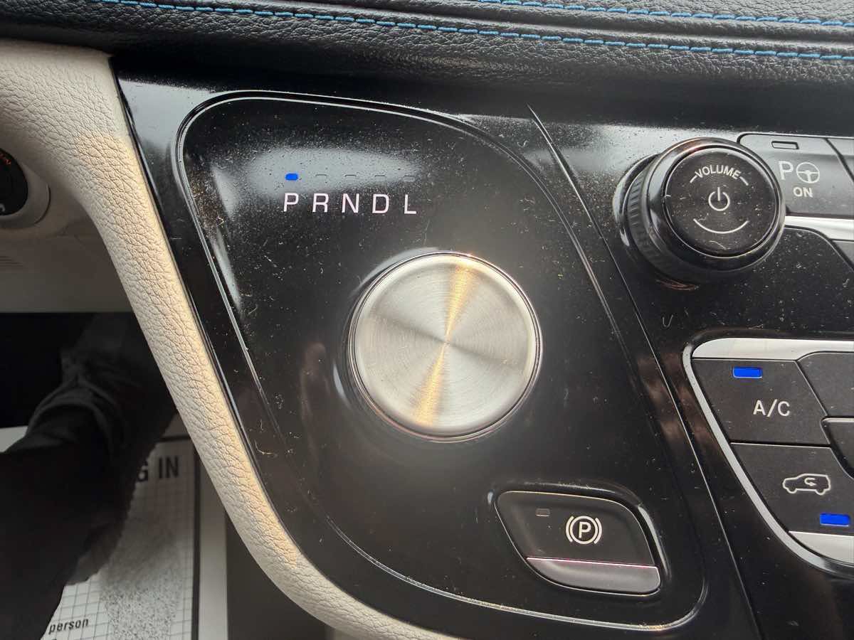 Used 2021 Chrysler Pacifica Touring-L FWD image 36