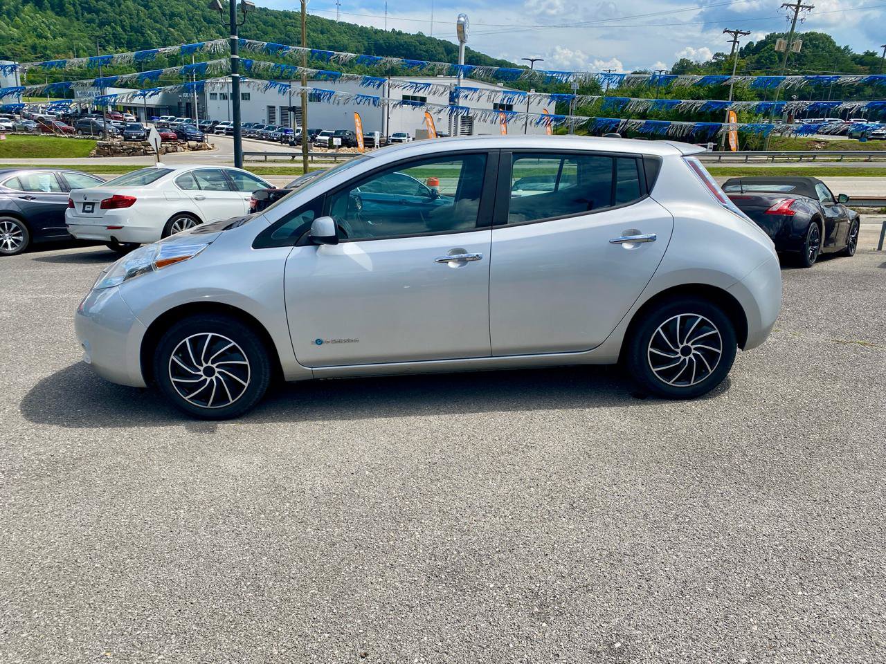 Used 2015 Nissan Leaf S w/ Charge Package FWD image 3