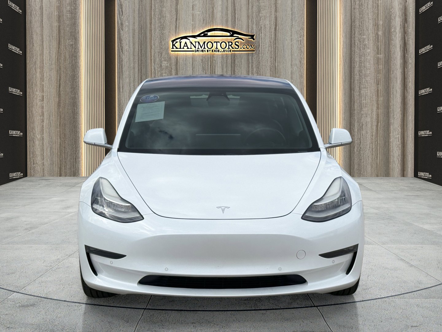 Used 2018 Tesla Model 3 Mid Range image 2