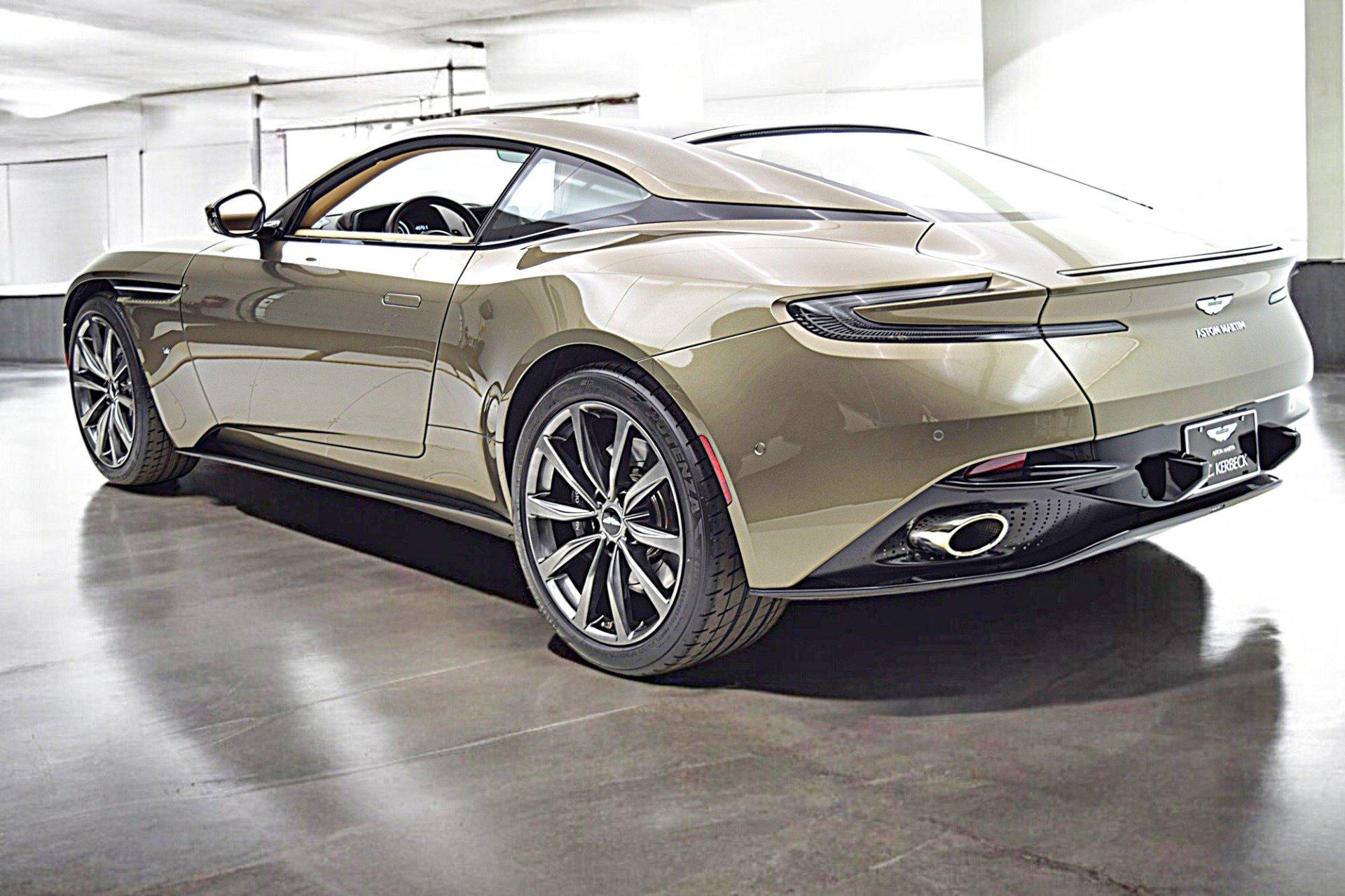 Used 2018 Aston Martin DB11 V12 image 6