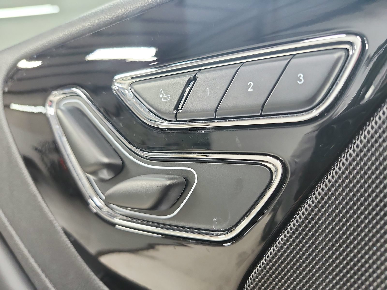 Used 2023 Lincoln Aviator AWD w/ Premium Package image 20