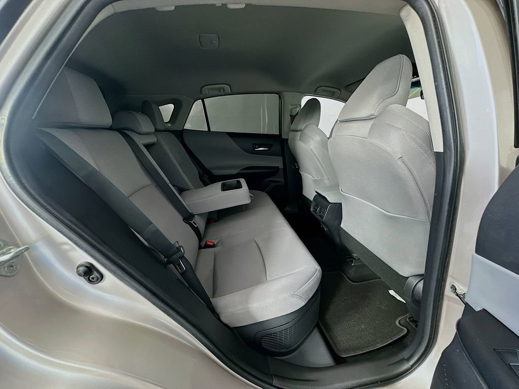 Used 2023 Toyota Venza LE image 26