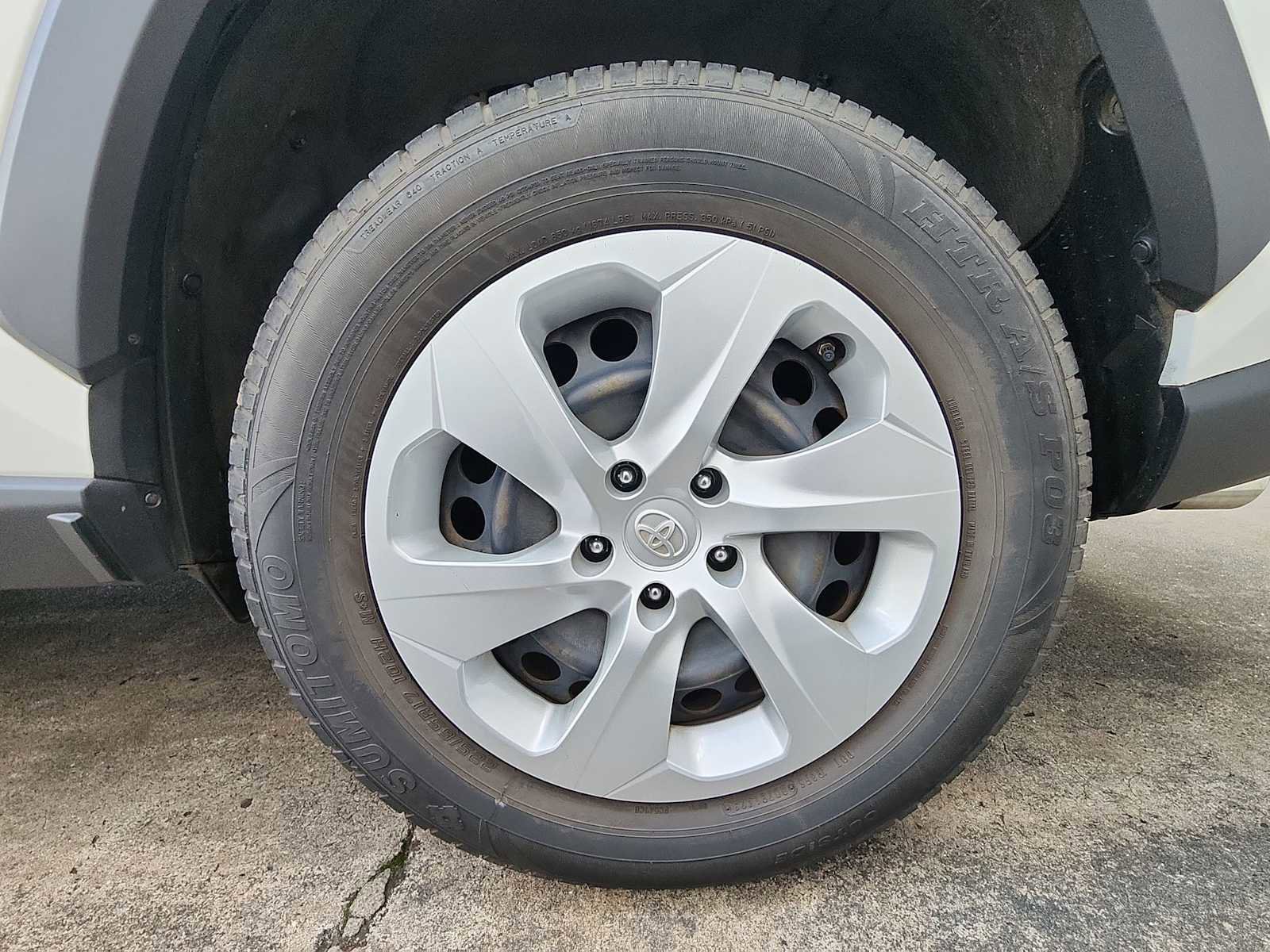 Used 2022 Toyota RAV4 LE FWD image 10