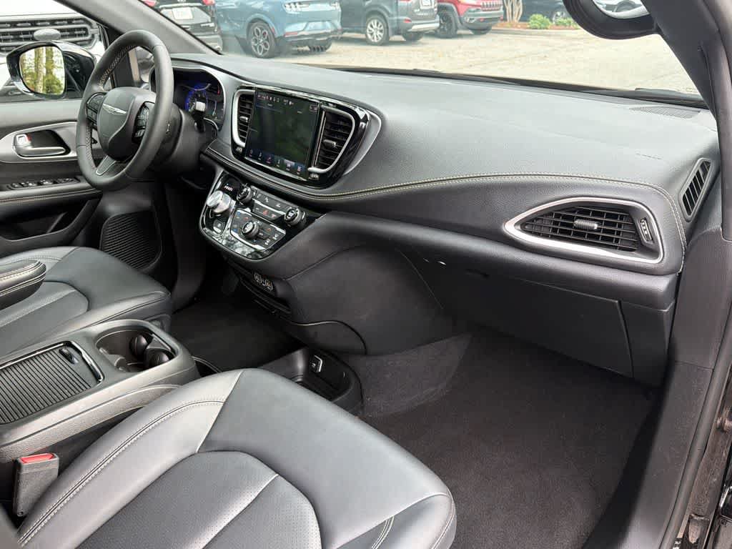 Used 2024 Chrysler Pacifica Touring-L w/ S Appearance Package AWD/4WD image 13
