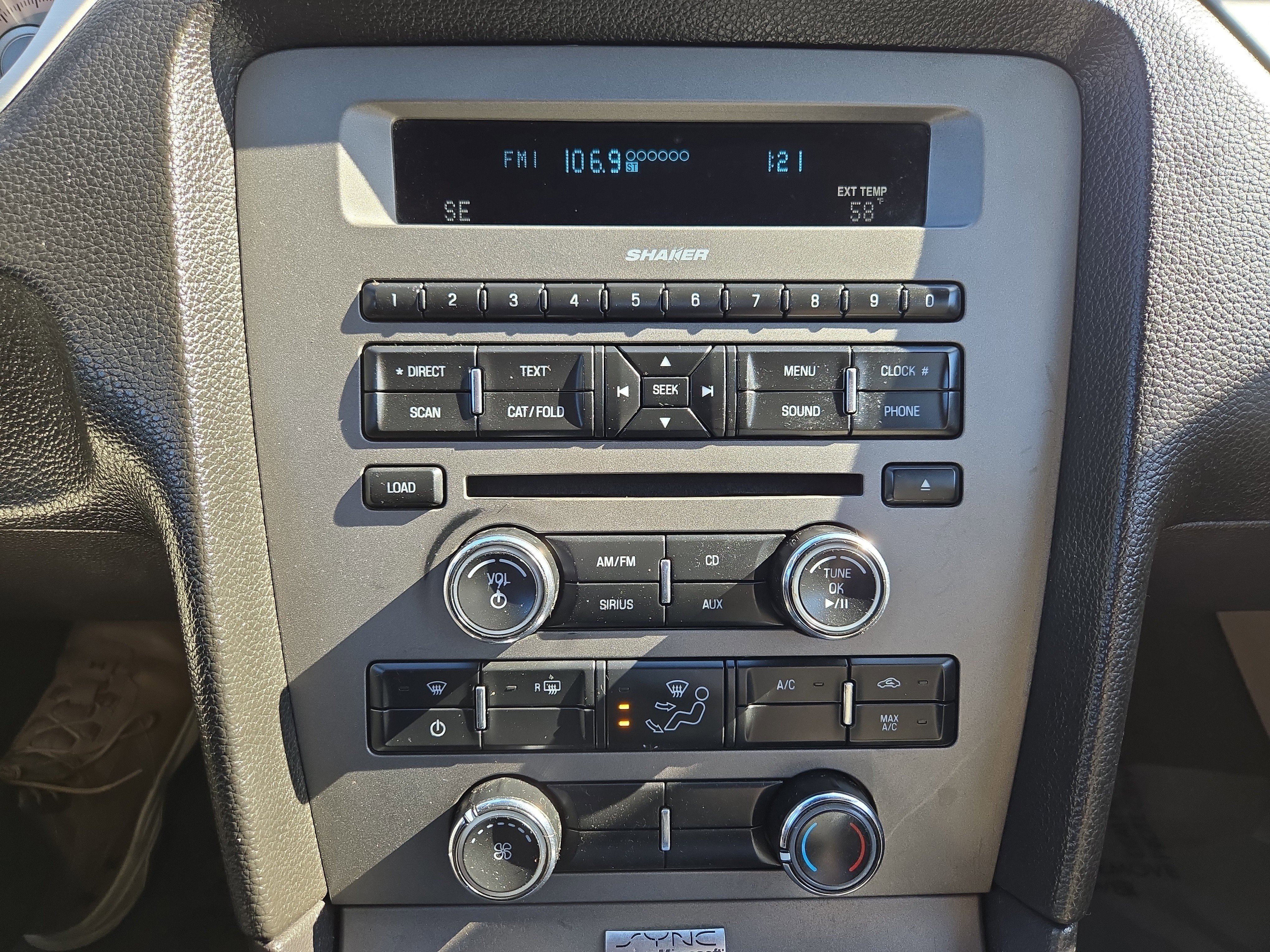 Used 2010 Ford Mustang Convertible image 18