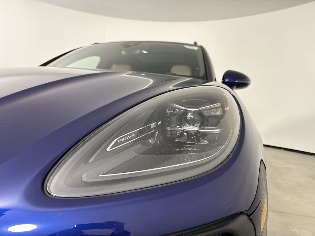 Certified 2025 Porsche Macan image 11