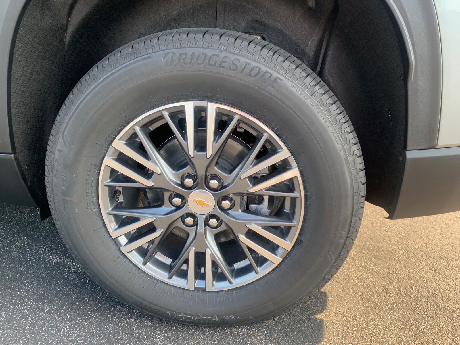 New 2027 Chevrolet Traverse LT FWD image 5