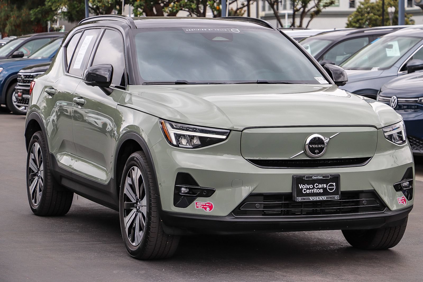 Used 2023 Volvo XC40 Recharge Plus AWD/4WD image 3