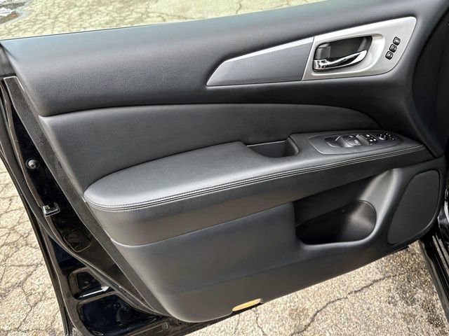 Used 2019 Nissan Pathfinder SL image 14