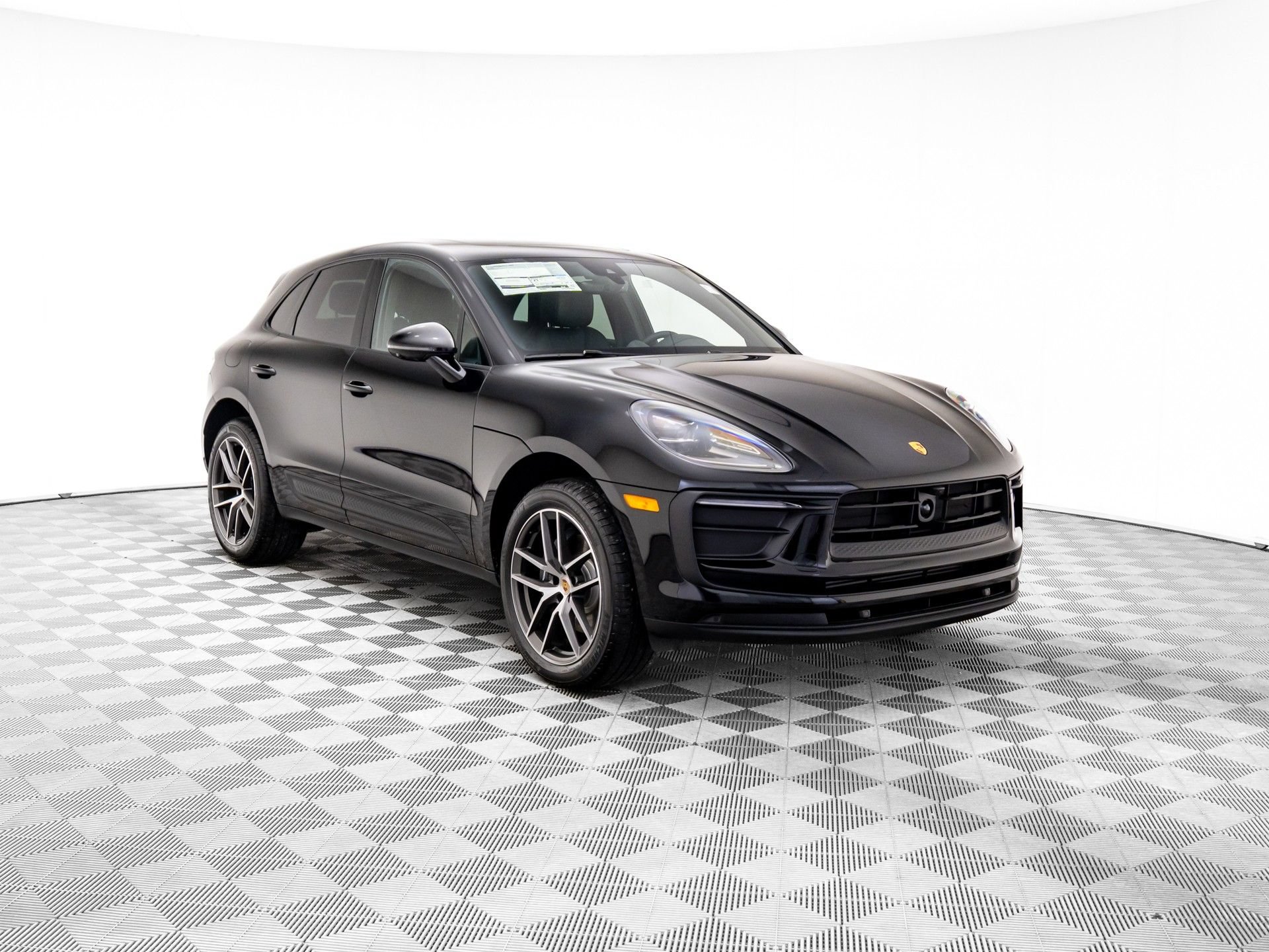 Certified 2026 Porsche Macan AWD/4WD image 6
