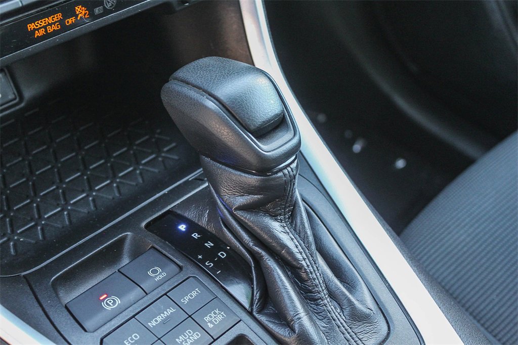 Used 2021 Toyota RAV4 LE image 24