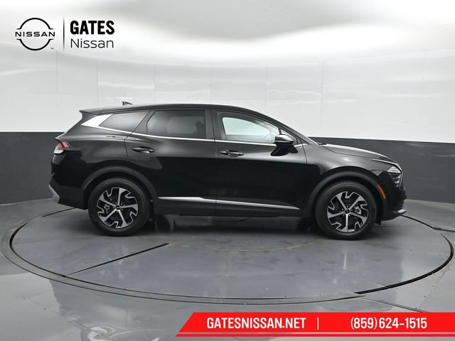 Used 2025 Kia Sportage EX FWD image 3