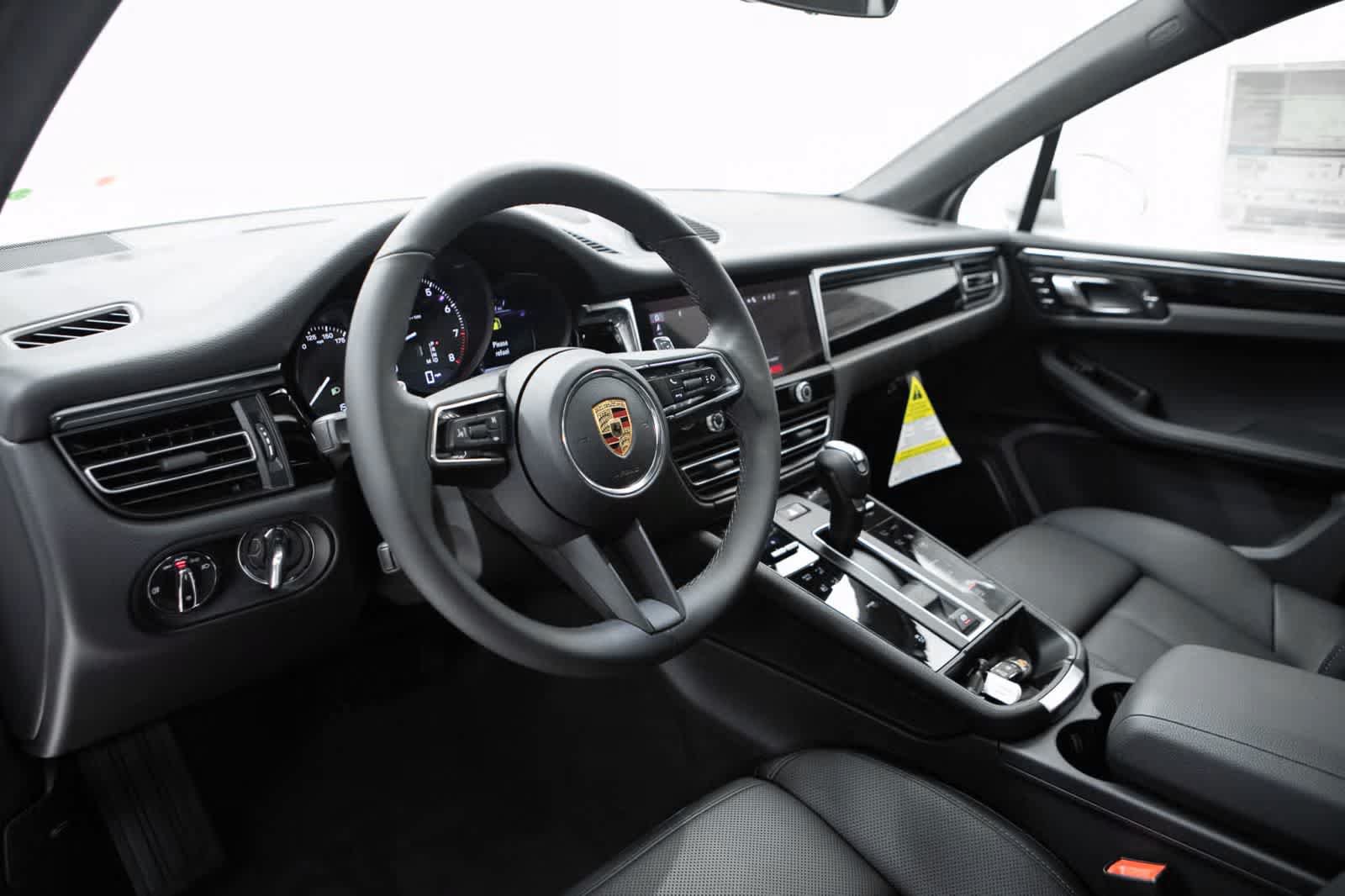 Certified 2026 Porsche Macan AWD/4WD image 4