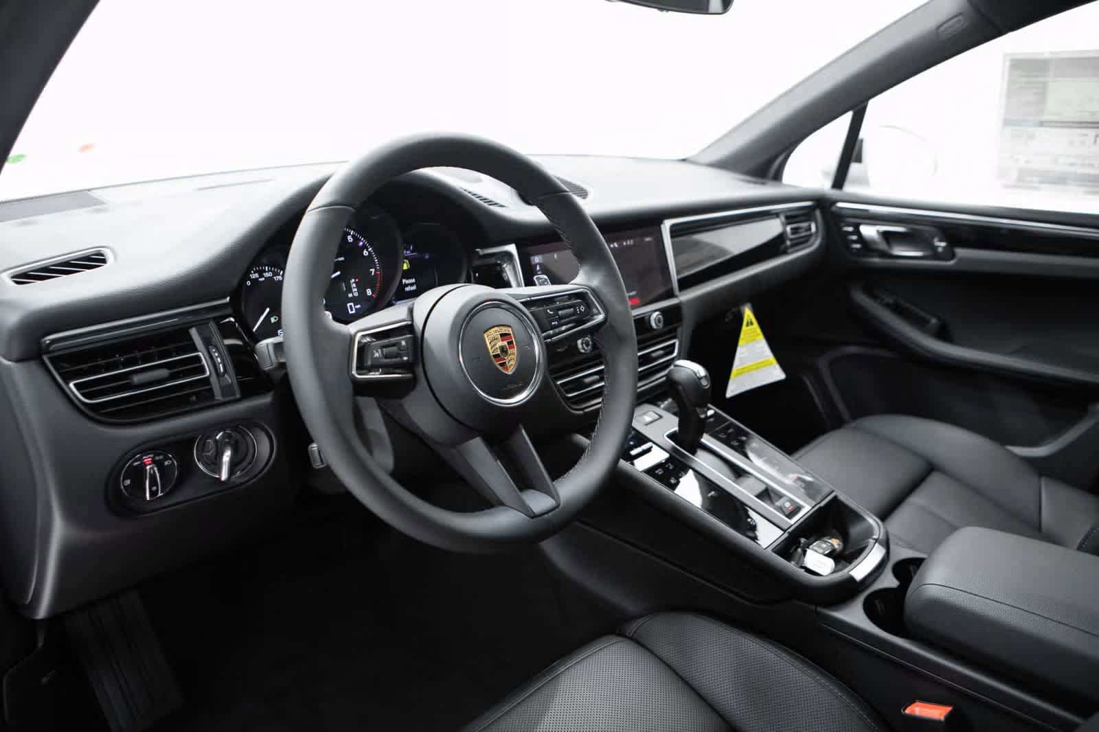 Used 2026 Porsche Macan AWD/4WD image 4