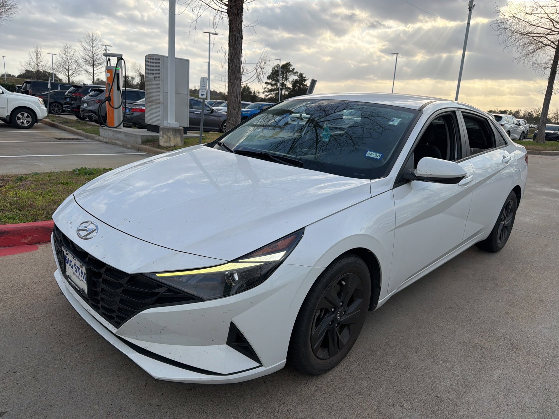 Used 2021 Hyundai Elantra SEL image 1