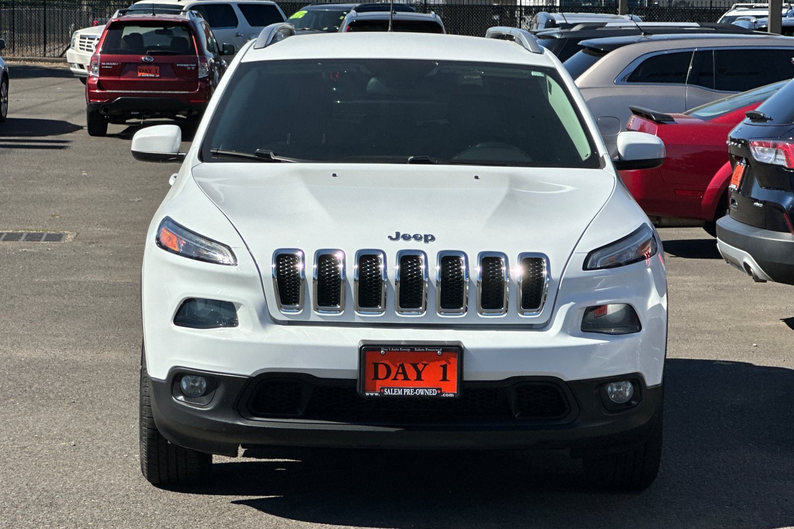 Used 2018 Jeep Cherokee Latitude Plus AWD/4WD image 10