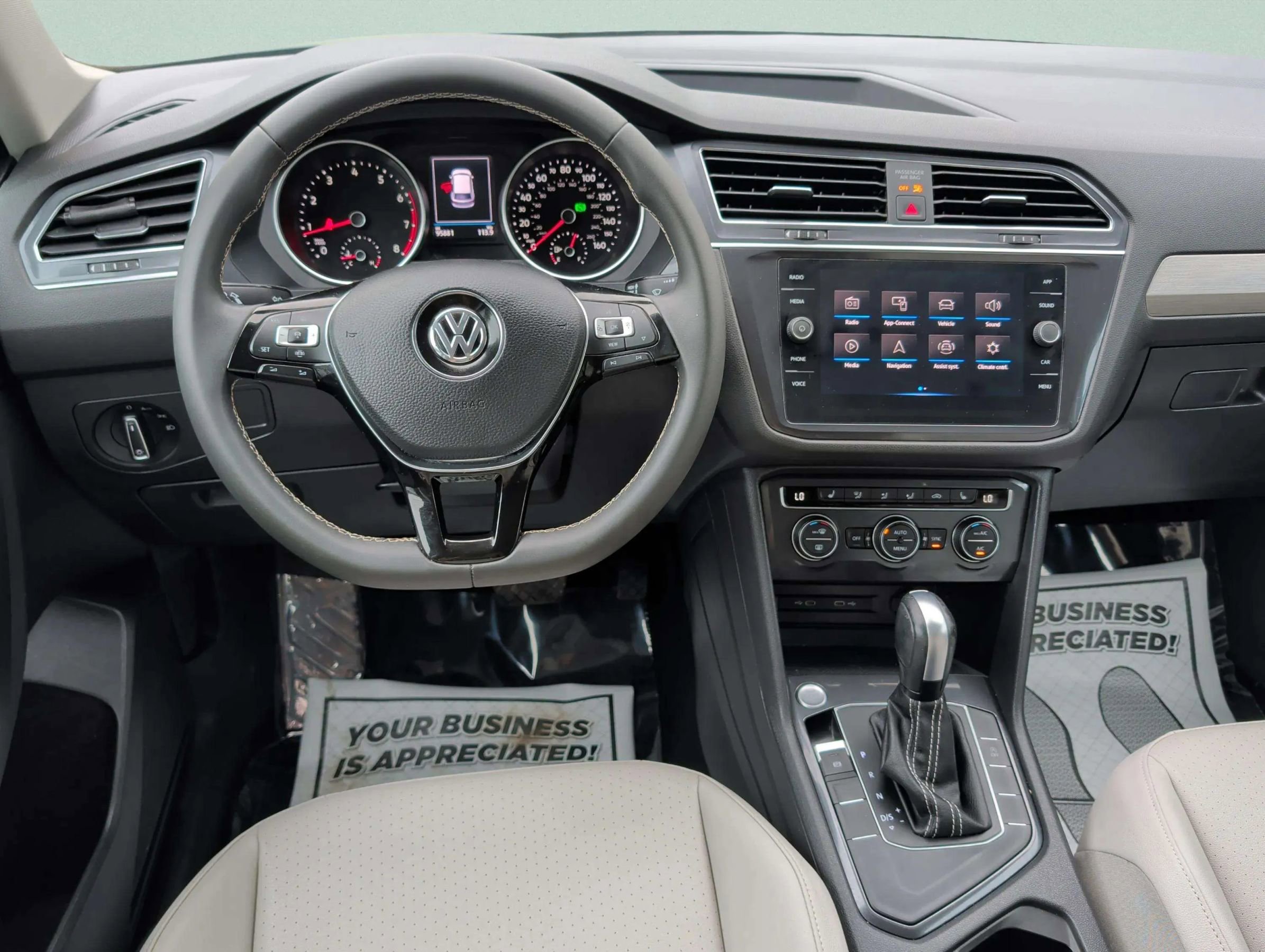 Used 2021 Volkswagen Tiguan SE image 9