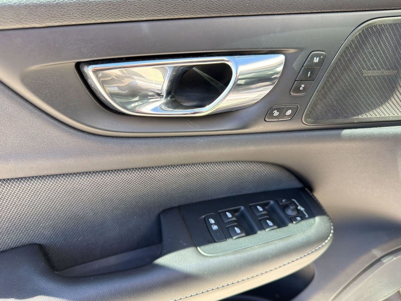 Used 2019 Volvo S60 T5 R-Design image 13