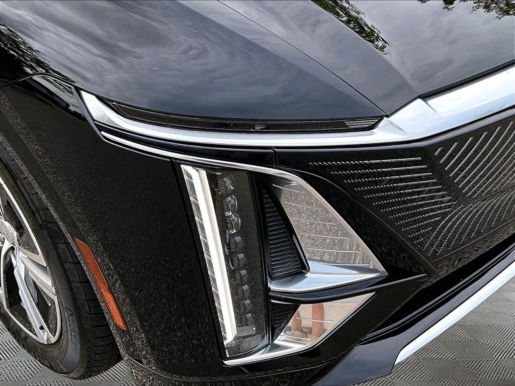 Used 2024 Cadillac Lyriq Luxury AWD/4WD image 32