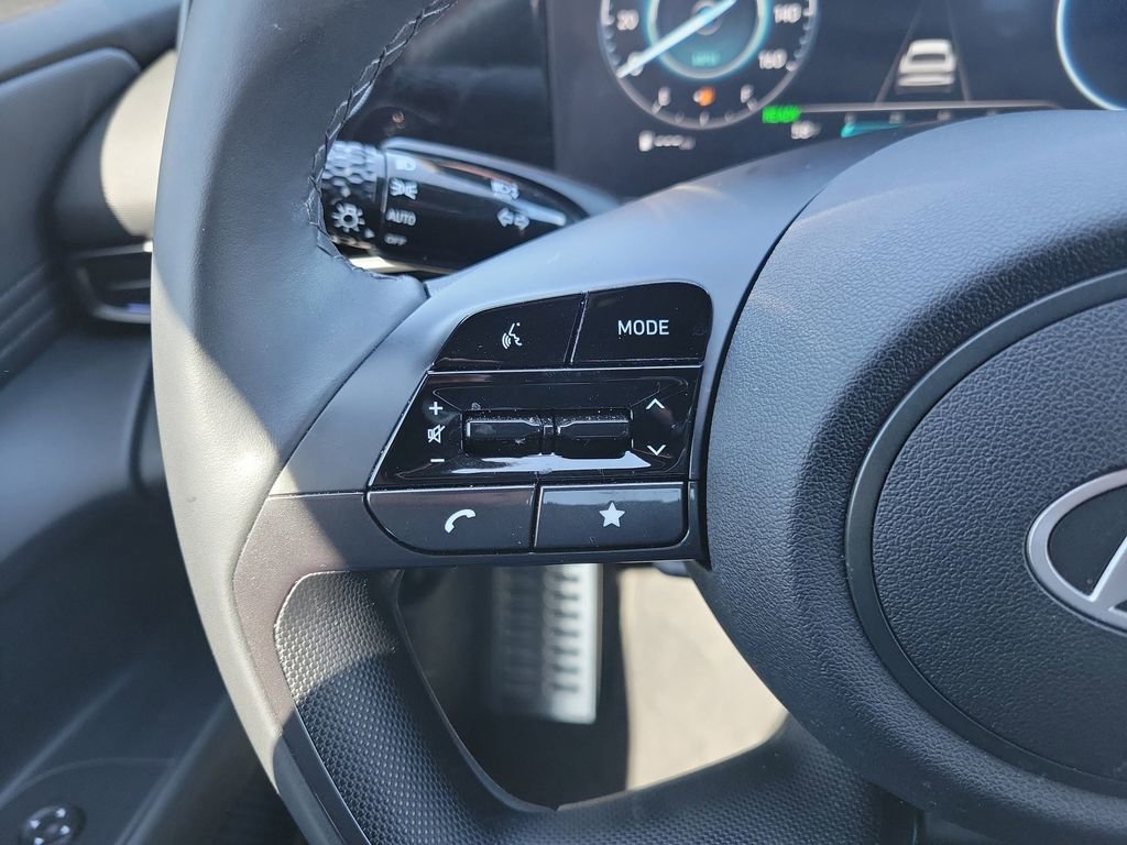 Certified 2025 Hyundai Elantra SEL image 20