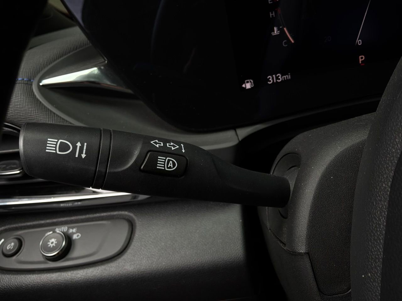 Used 2025 Buick Envista Sport Touring image 35