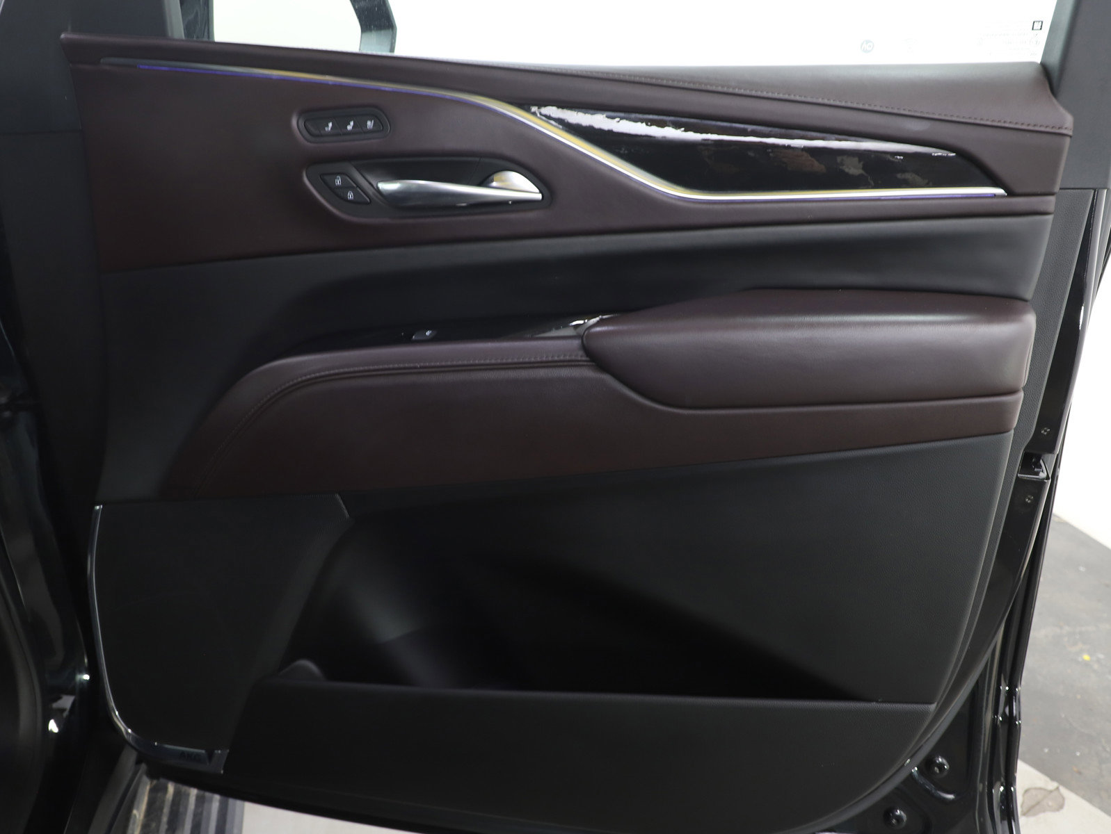 Used 2021 Cadillac Escalade Sport Platinum AWD/4WD image 13