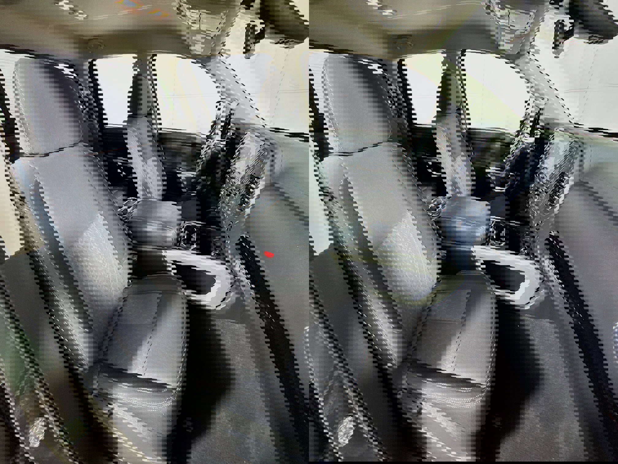 Used 2024 Nissan Titan SV w/ SV Convenience Package image 24