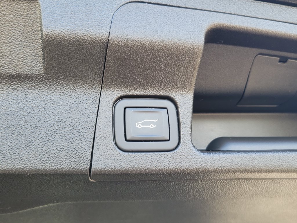 Used 2023 GMC Acadia SLE w/ Driver Convenience Package FWD image 38